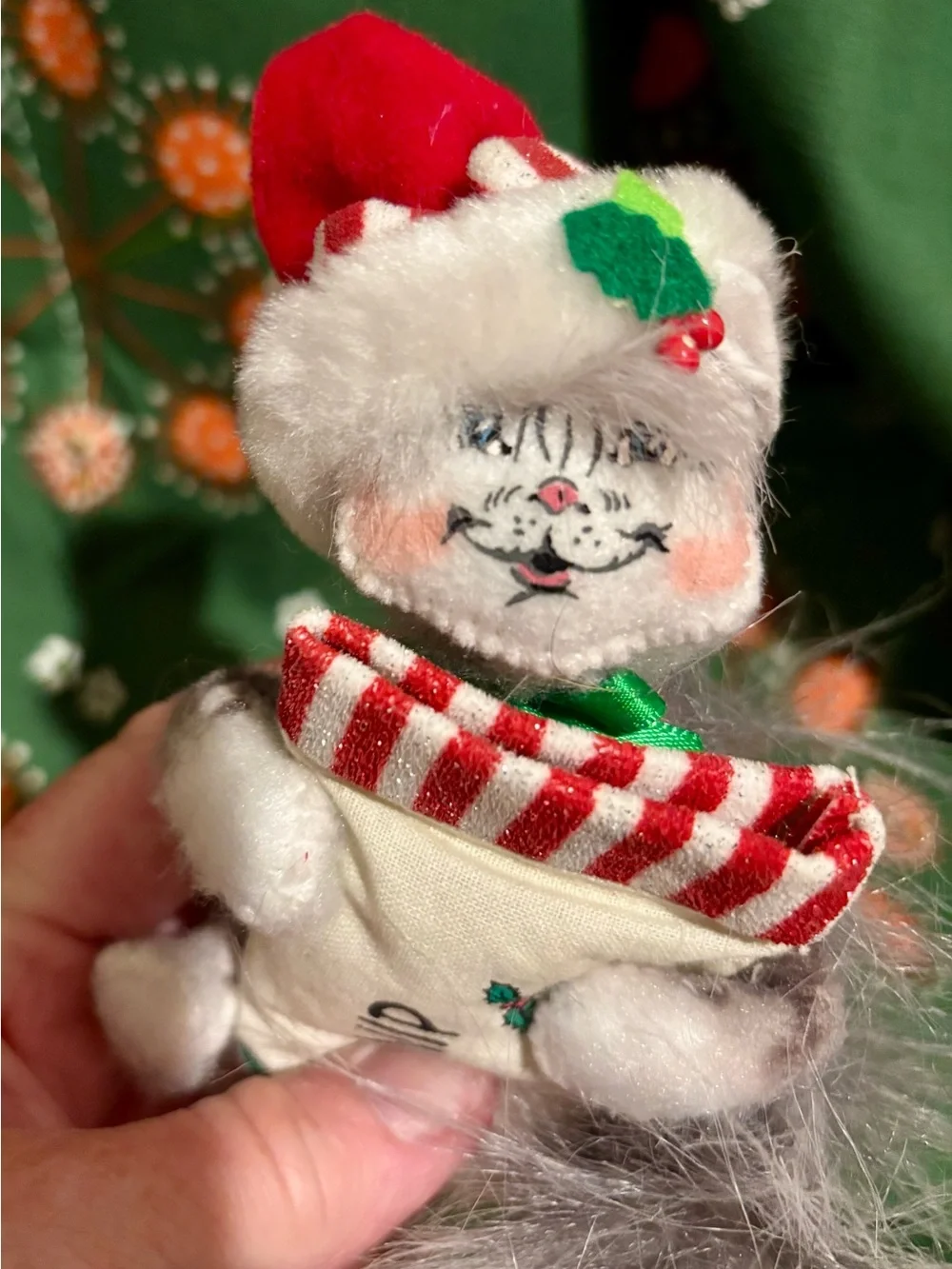 Annalee White Cat in Santa hat with catnip bag EUC